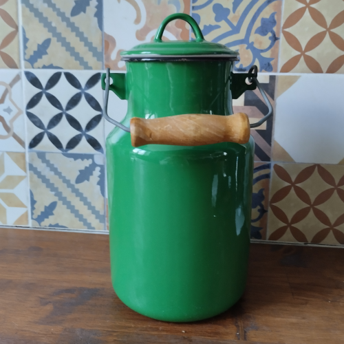 Pot à lait émaillé